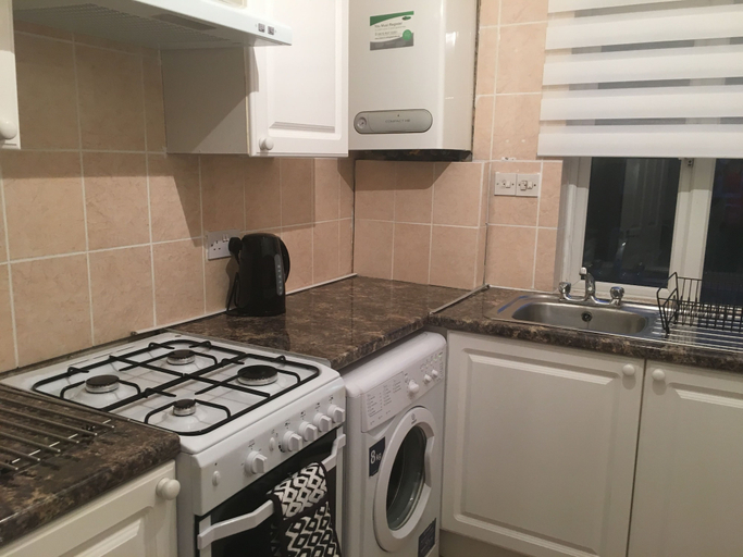 Others 5, Kingswood Apartment, London