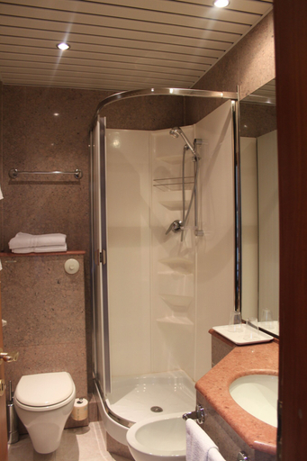 Bathroom 4, Hotel Eden, Gorizia