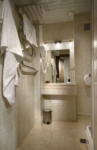 Bathroom 4, The Brothers Karamazov Hotel, Sankt-Peterburg gorsovet