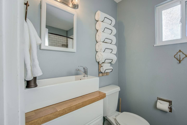 Bathroom 4, 2BR Aptmt Parks Private Deck, Mountain Views!, El Paso