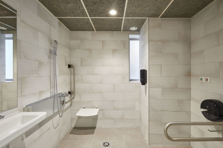 Bathroom 4, Unite Hostel Barcelona, Barcelona
