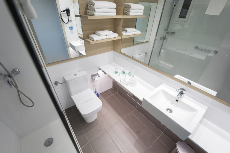 Bathroom 4, Hotel Cesar Augustus, Tarragona
