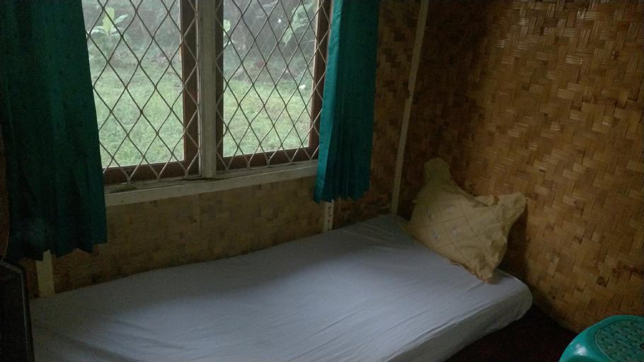 Bedroom 2, Sangkuriang Villa and Camping Ground , Sukabumi