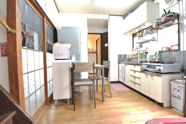 Others 4, Nishiogi House Maipenrai, Suginami