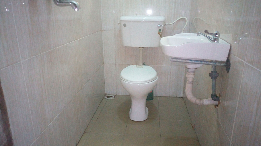 Bathroom 3, Ibis Diamond Hotel, AdoOdo/Ota
