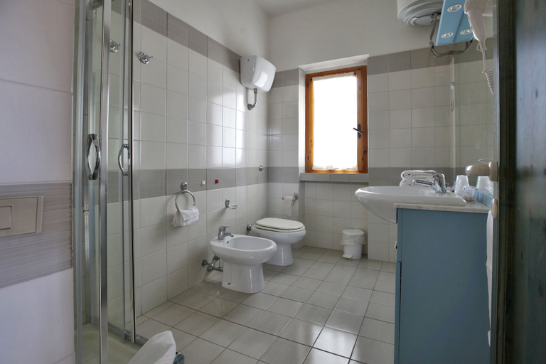 Bathroom 4, Club Esse Residence Capo D Orso, Olbia-Tempio