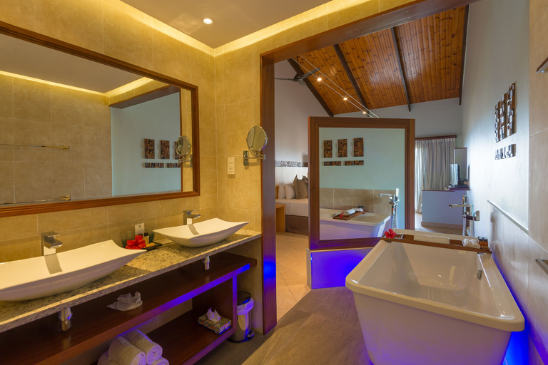 Bathroom 5, Coco de Mer Hotel and Black Parrot Suites