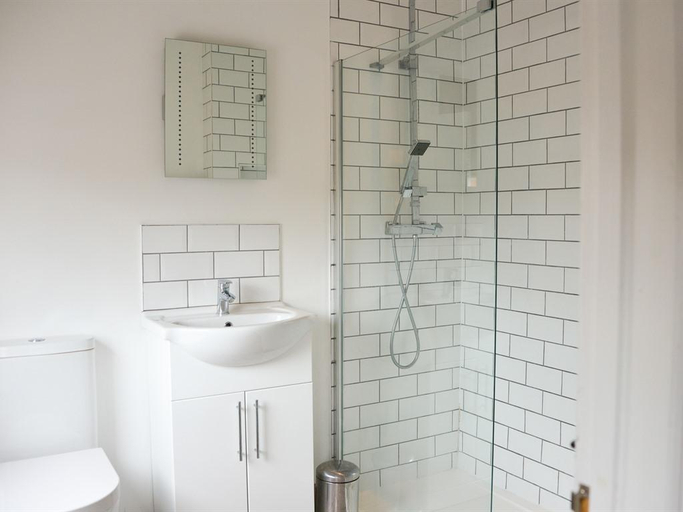 Bathroom, Corner House Apartment, West Sussex