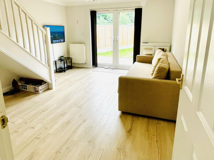 Others 4, Beautiful 2-bed Villa in Coventry, Coventry