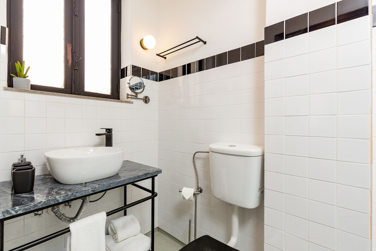 Bathroom 4, YOUROPO - Santa Catarina, Porto