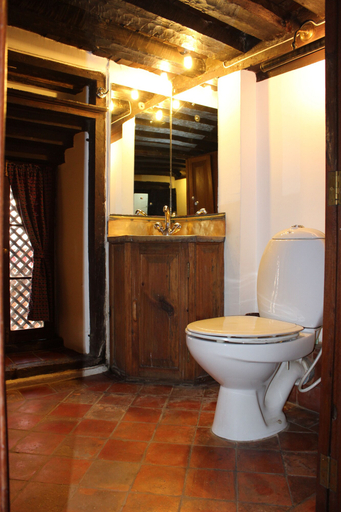 Bathroom 4, Newa Chen Historic House UNESCO, Bagmati
