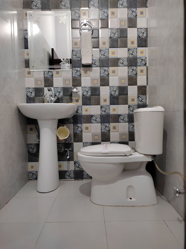 Bathroom 4, Hotel Krishna Ji, Hardwar