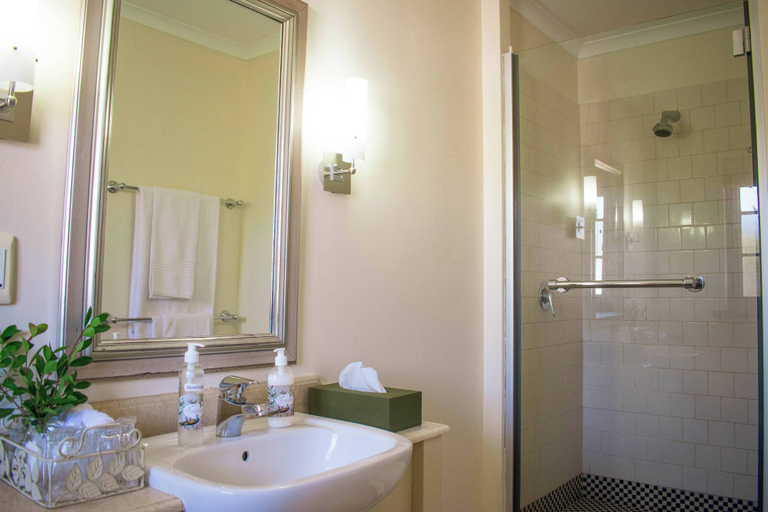 Bathroom 5, 5 Seasons Guesthouse, Cape Winelands