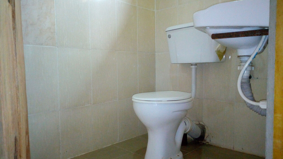 Bathroom 3, Ibis Diamond Hotel, AdoOdo/Ota