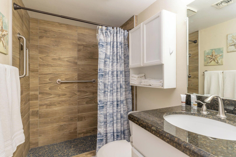 Bathroom, Walk to Beach From Beautiful one Bedroom Condo!, Cameron