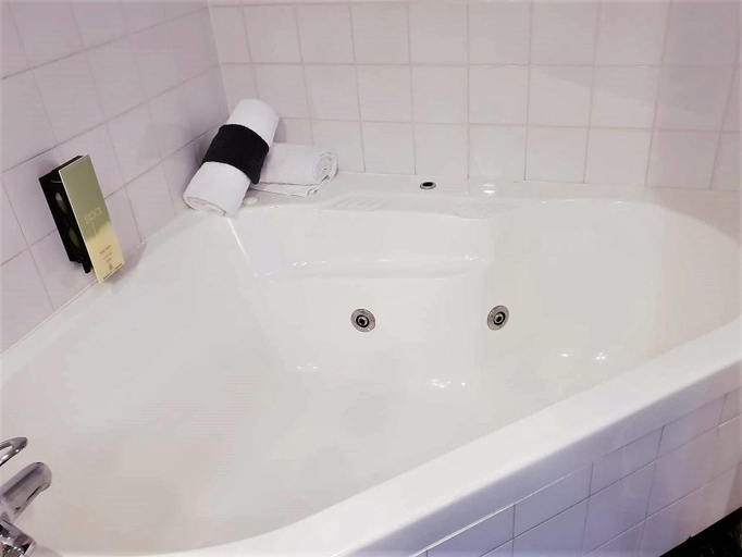 Bathroom 5, Parklane Motor Lodge, Waitakere
