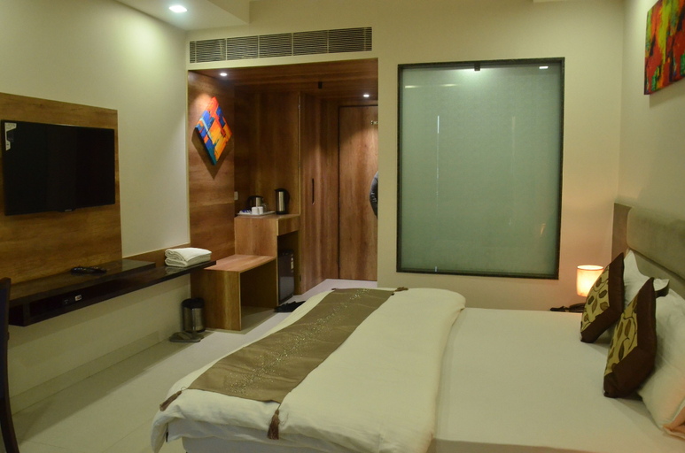 Bedroom 1, Hotel Sopan Heights, Delhi