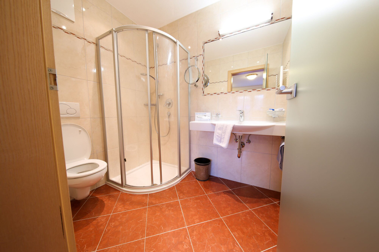 Bathroom 3, Hotel Persal, Schwaz