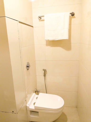 Bathroom 5, The Fountain Inn - Fort, Mumbai City