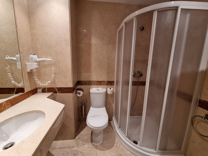 Bathroom 4, Hotel Gran Legazpi, Madrid
