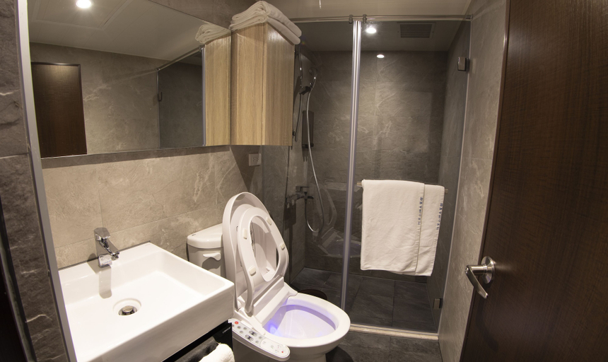 Bathroom 3, Alishan Shermuh Int' Tourist Hotel, Chiayi County