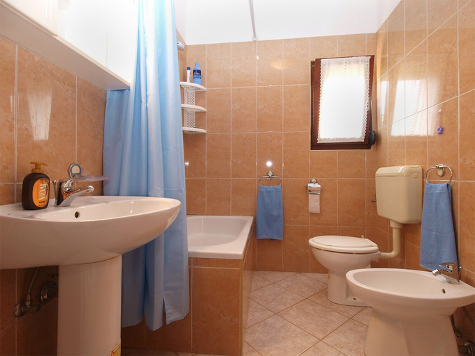 Bathroom 3, Apartment 1858, Fažana