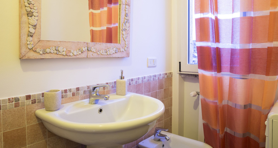 Bathroom 3, JOIVY Warm Family Flat, Milano