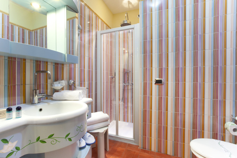 Bathroom 5, Hotel Prestige, Napoli