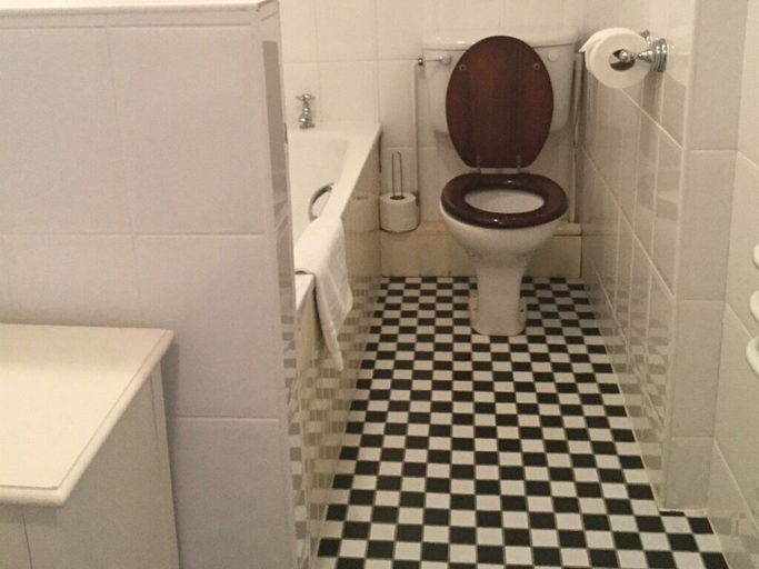 Bathroom 4, The Coachman Inn, North Yorkshire