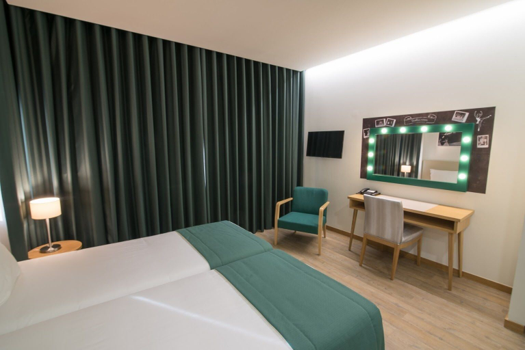 Bedroom 3, Porto Coliseum Hotel, Porto