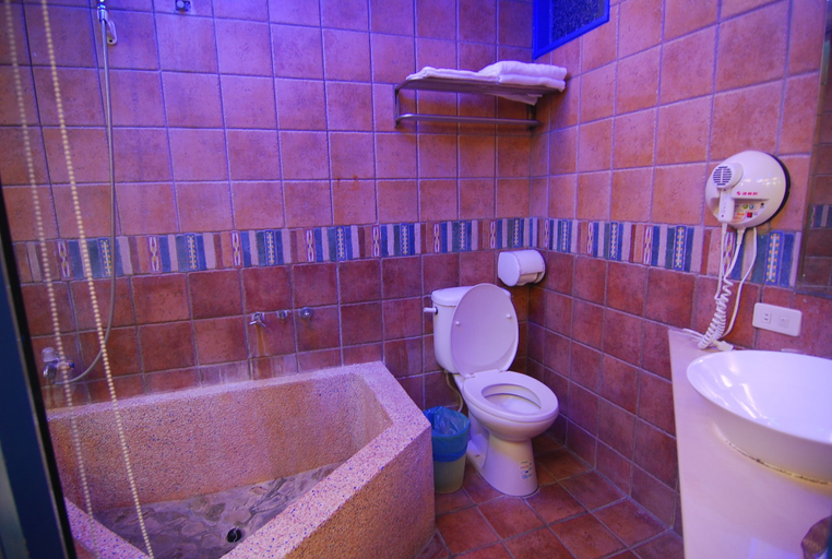 Bathroom 5, Ming-Jun Holiday Inn, Pingtung
