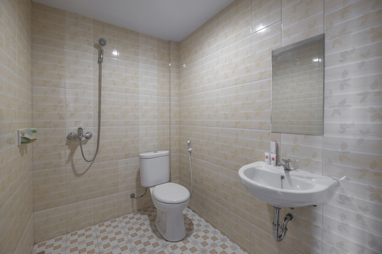 Bathroom 4, OYO 1633 Hotel Darma Nusantara 3, Maros