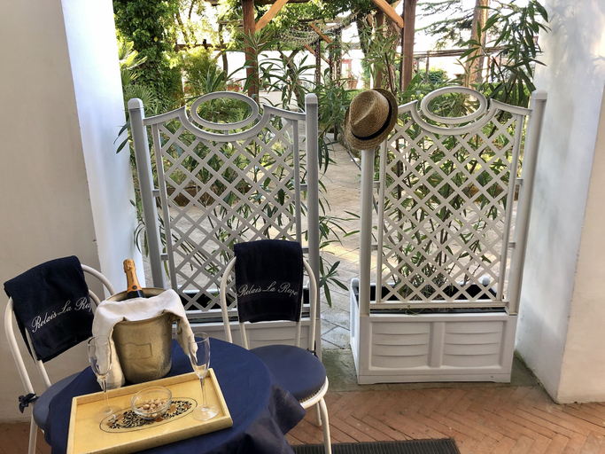 Others 5, Relais La Rupe, Napoli