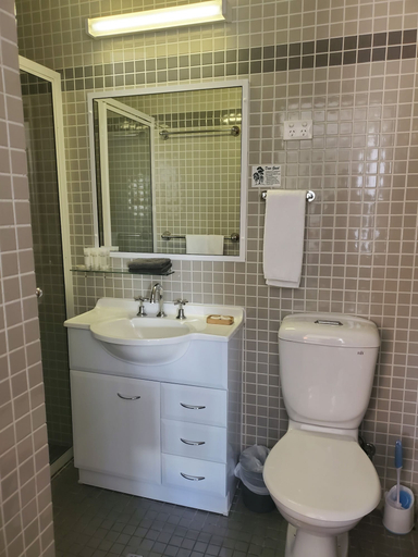 Bathroom 3, Roydons Motor INN, Tamworth Regional - Pt A