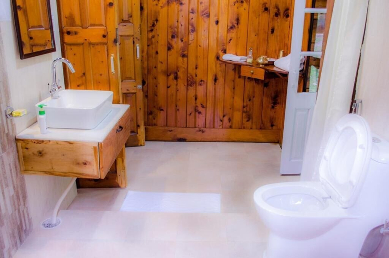 Bathroom 3, Fredy's Bungalow, Nainital