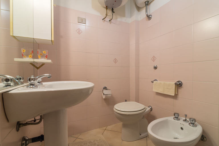 Bathroom 5, AffittaSardegna - Casa Andrea, Sassari