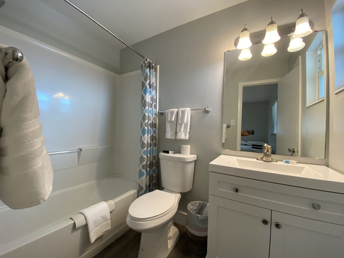Bathroom 4, Bonita Beach Inn and Suites, Lee