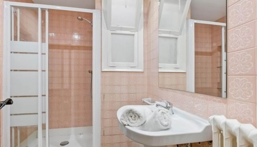 Bathroom, Apartamento Conxita, Girona