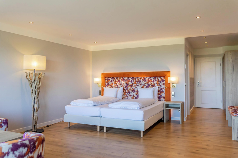 Bedroom 3, Hotel Rebenhof, Baden-Baden