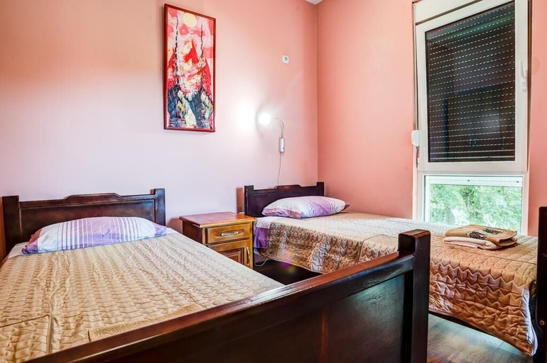 Bedroom 2, Vila Elkom