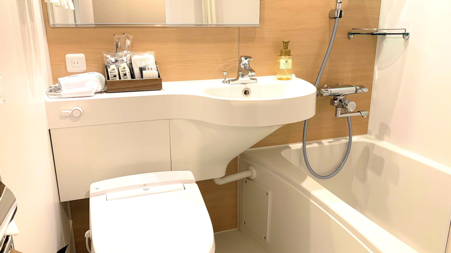 Bathroom 13