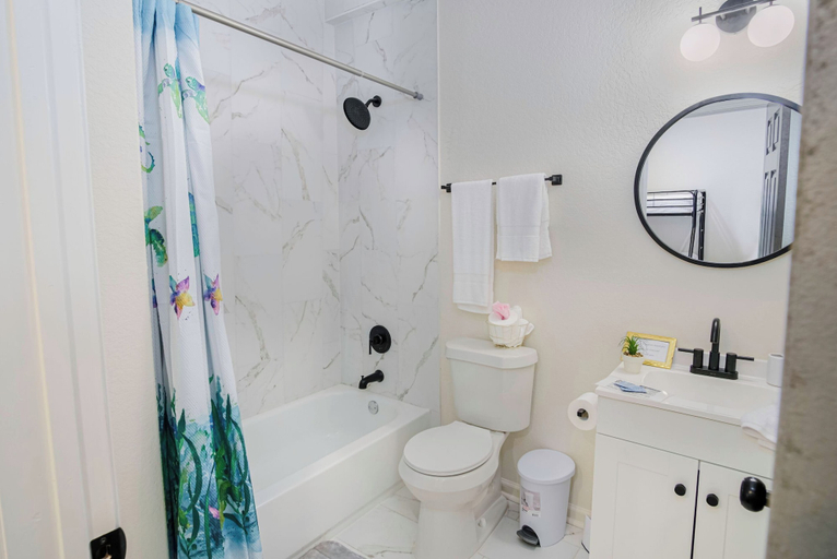 Bathroom 3, Magnificent 4BR Near Famous Riverwalk and Downtown, Bexar