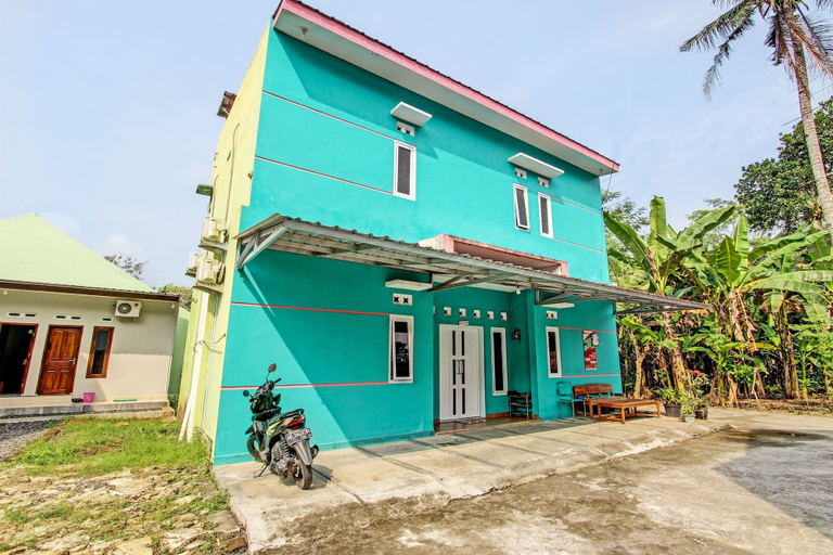 Exterior & Views 2, OYO 92521 Guest House Inayah Syariah, Bantul