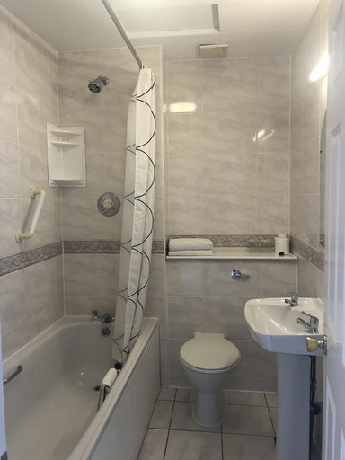 Bathroom 3, Harvey's Guesthouse, Dublin