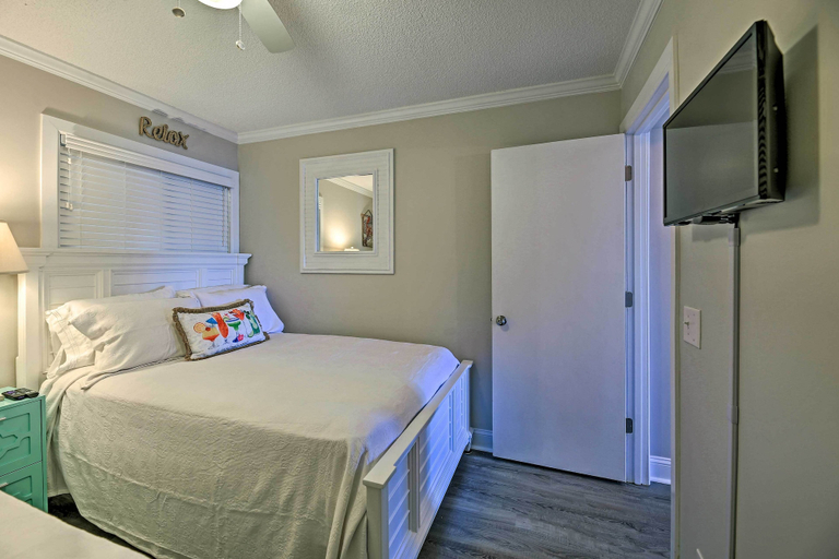 Bedroom 4, Walk to Beach: Ocean-View Atlantic Beach Condo!, Carteret