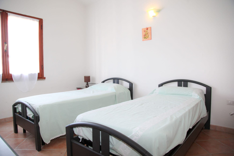 Room 4, Villetta Le Ortensie DX, Nuoro