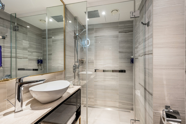 Bathroom 4, Leonardo Hotel London Aldgate, London