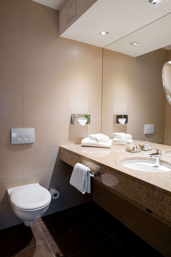 Bathroom 5, LanzCarré Hotel Mannheim, a member of Radisson Individuals, Mannheim