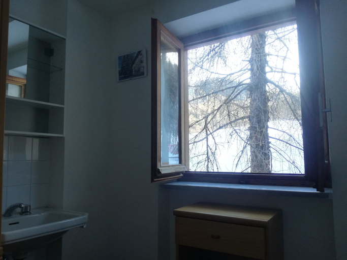 Bathroom 5, Rifugio La Capanna, Hautes-Alpes