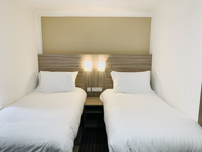Bedroom 2, De Regency Style Hotel, Worcestershire